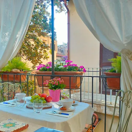 Casa Frida - A Lovely View On Ancient Court Apartment